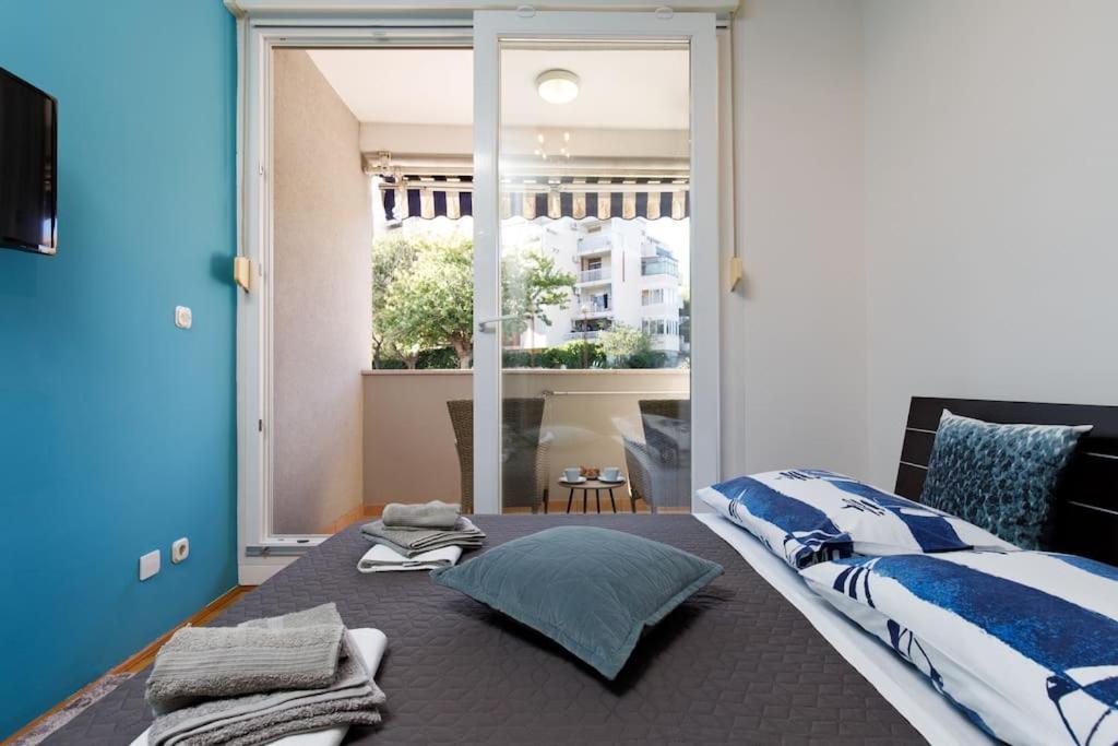 Z Apartment Split